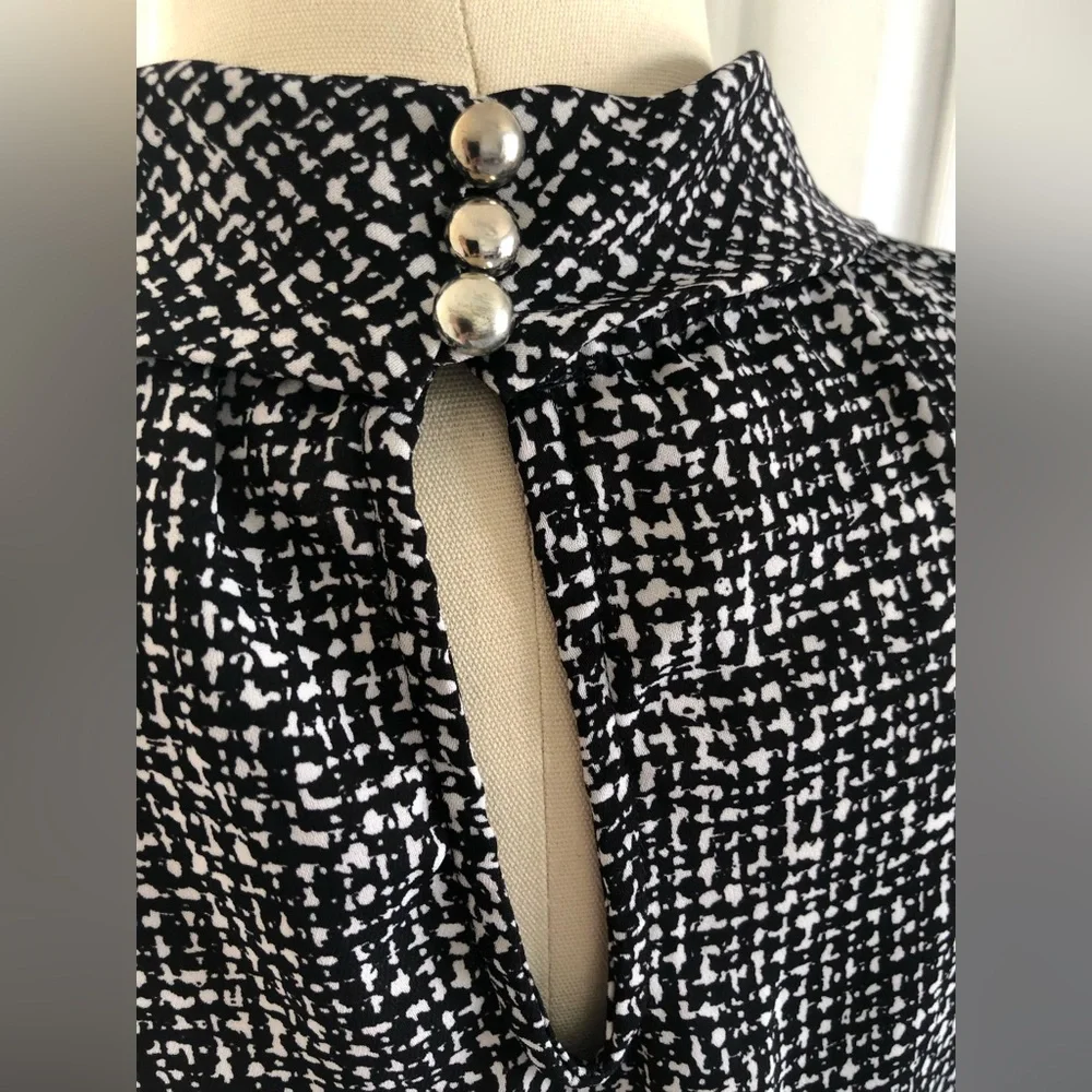 WhiteHouseBlackmarket short sleeve top. - Picture 8 of 14